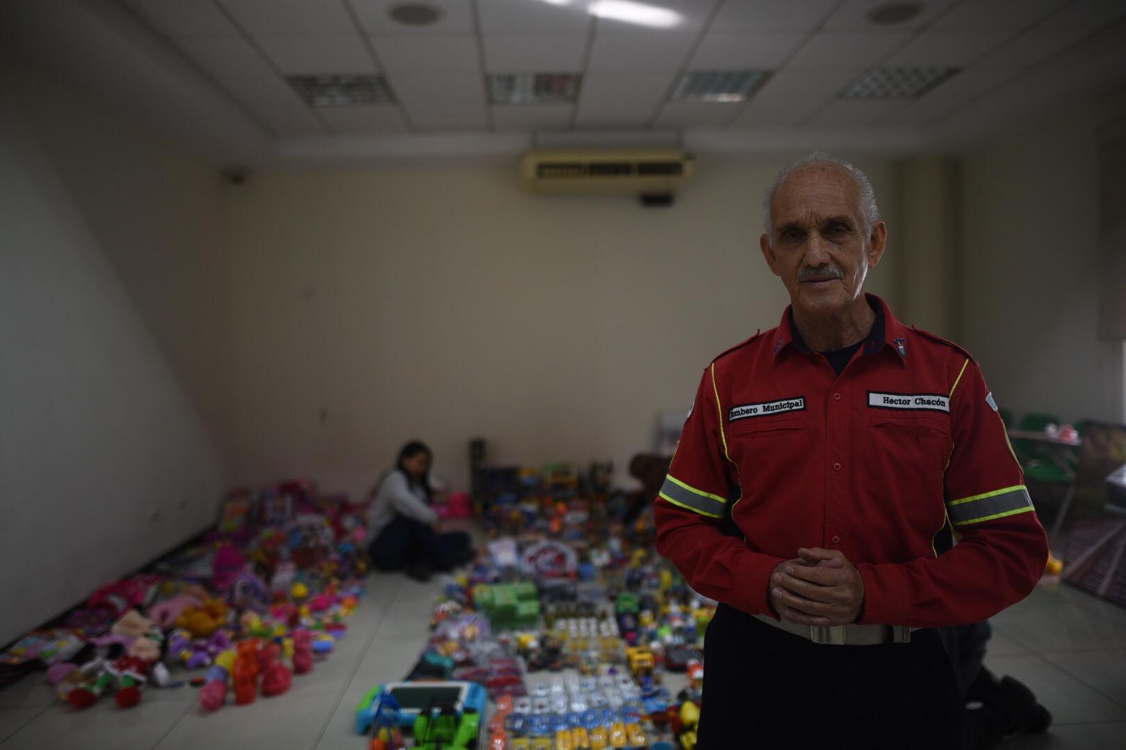 juguetes-bombero-santa-claus-puente-emisoras-unidas2 | 