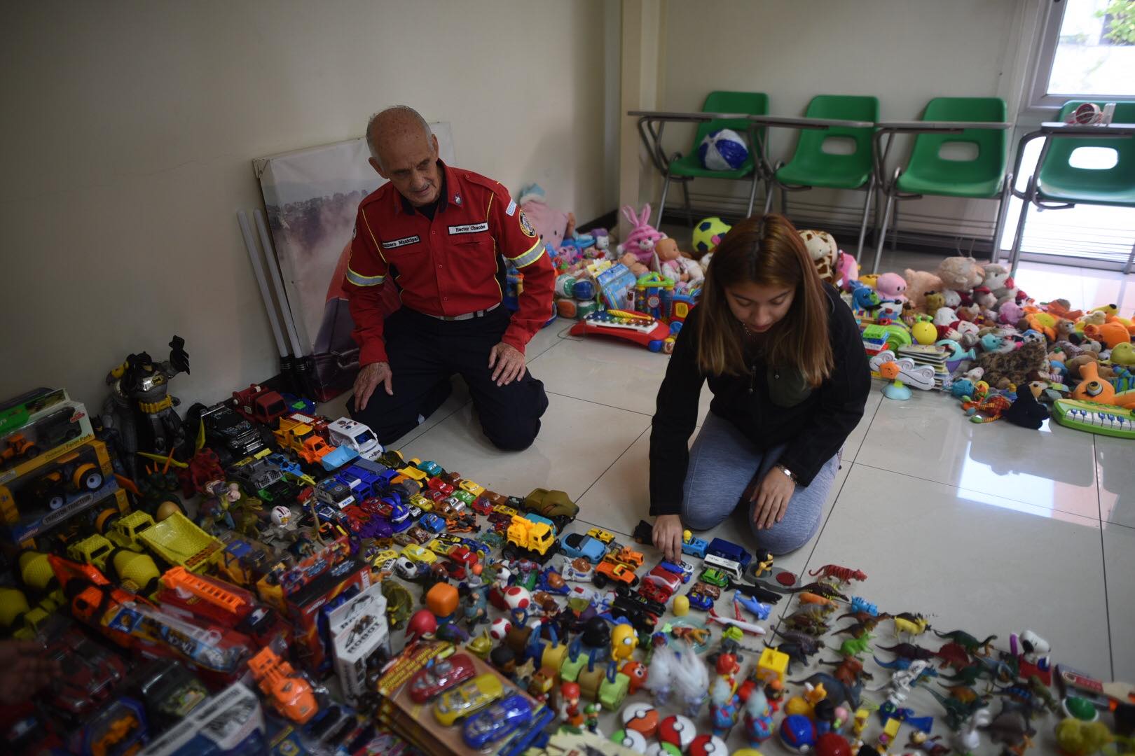 juguetes-bombero-santa-claus-puente-emisoras-unidas3 | 