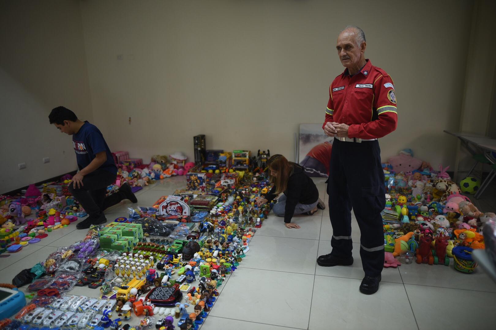 juguetes-bombero-santa-claus-puente-emisoras-unidas5 | 