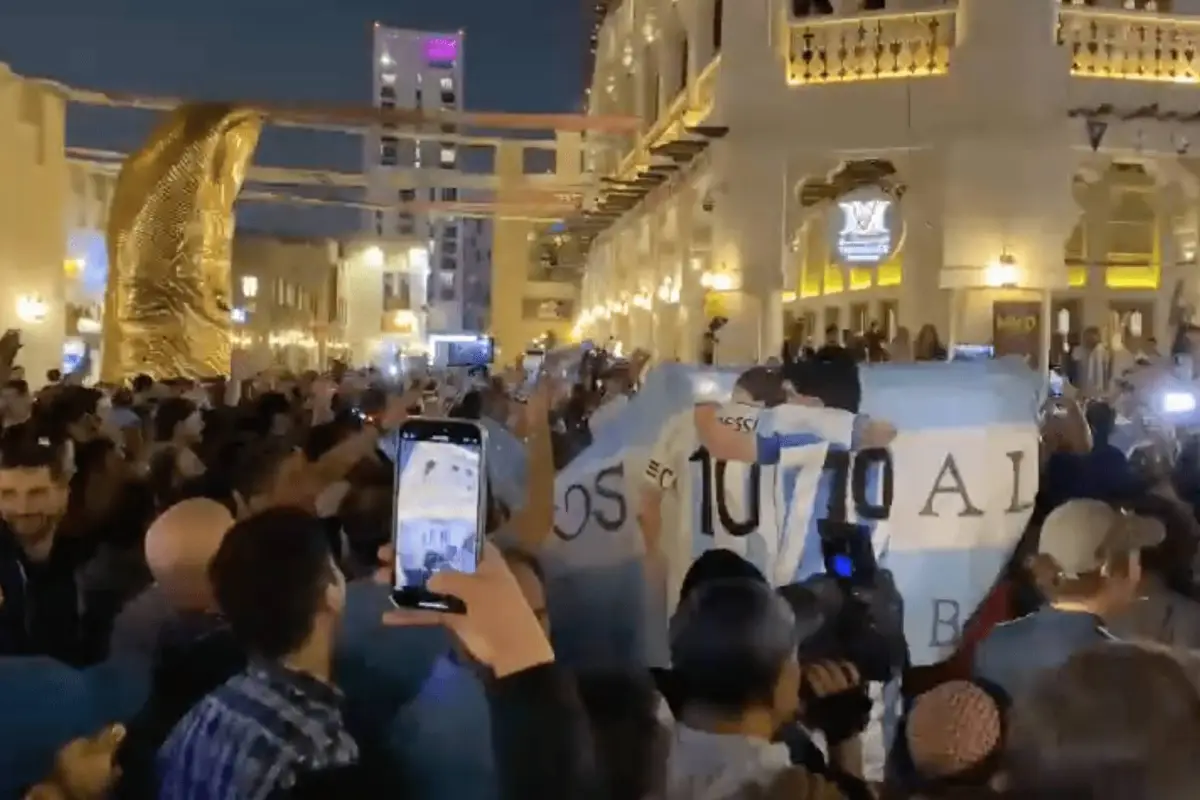 banderazo-hinchas-argentina-qatar-2022-publinews-.png, 