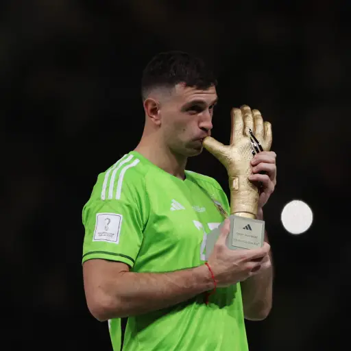 Emiliano Martínez fue guante de oro en el Mundial de Catar 2022 - Archivo