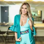 Andrea Escalona posa en topless ,