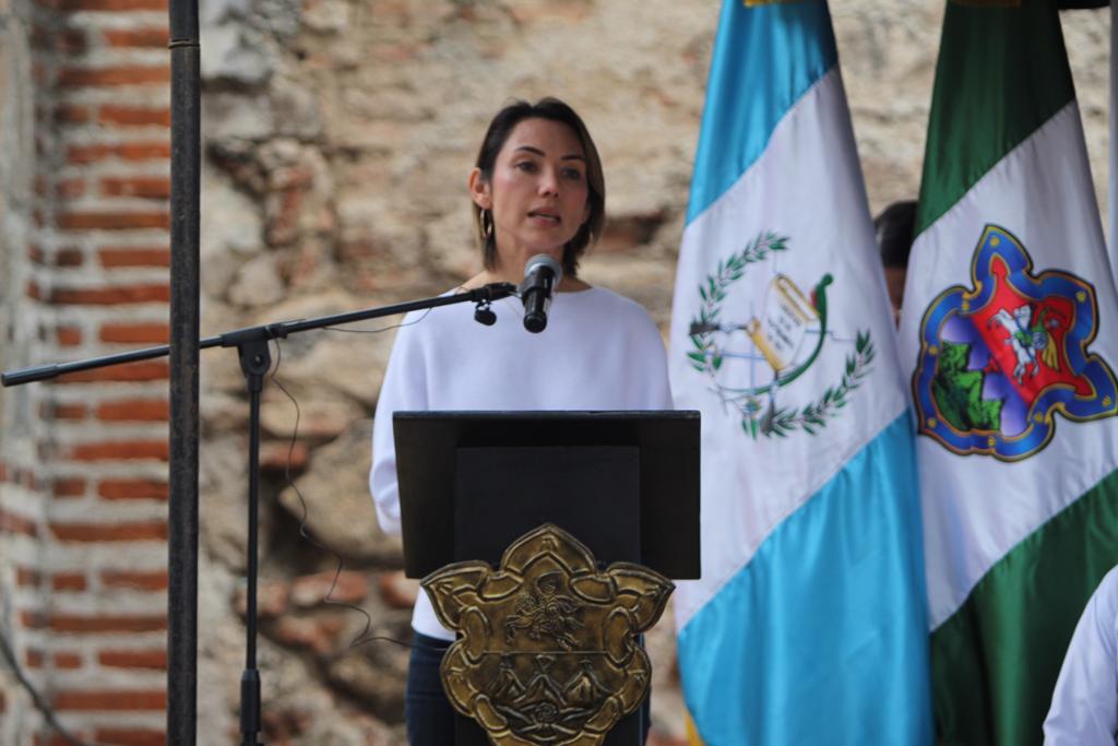 primera piedra en el Parque San Sebastián alcalde de antigua Guatemala Victor Hugo del Pozo esposa del alcalde de antigua masiel del pozo - 7 | 