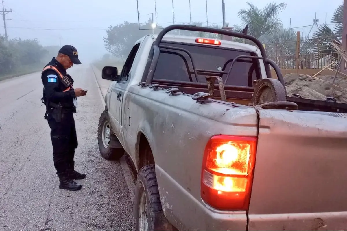 Policía durante un operativo en Petén. / Foto: Tránsito PNC