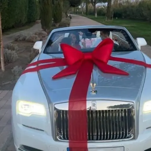 Cristiano Ronaldo recibe un Rolls Royce como regalo de Navidad ,