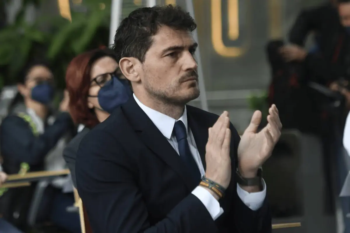 iker-casillas-se-lleva-artesania-de-guatemala-publinews-2.png, 