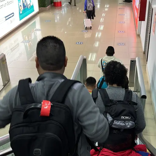 Ingreso de visitantes en el Aeropuerto Internacional La Aurora. / Foto: IGM