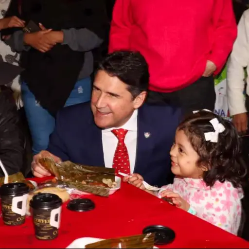 Alcalde capitalino Ricardo Quiñónez comparte cena navideña. / Foto: Municipalidad de Guatemala