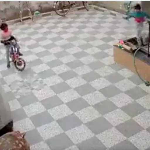 Nino cae por un pozo de 12 metros de profundidad mientras jugaba ,