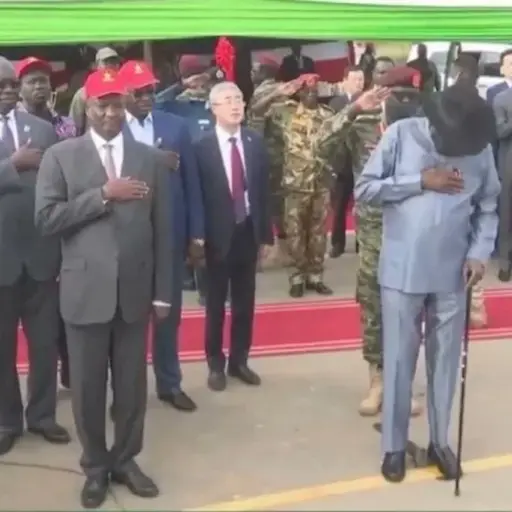 Capturan a periodistas por publicar video de presidente orinandose ,