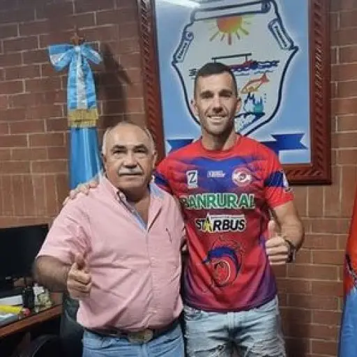 Primera imagen de Javier Irazún con el uniforme de Iztapa. Foto: CD Iztapa