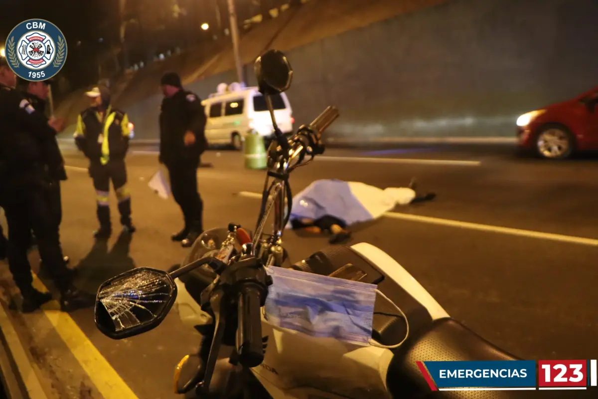 Una motorista murió en la zona 7. Foto: Bomberos Municipales