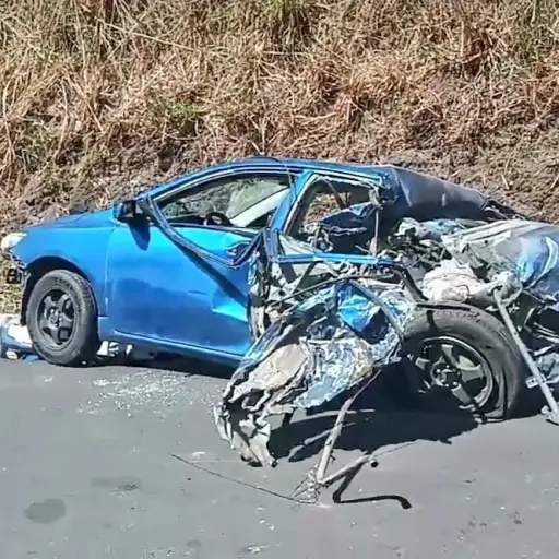 camion sin frenos que embistio un carro en autopista Palin-Escuintla ,