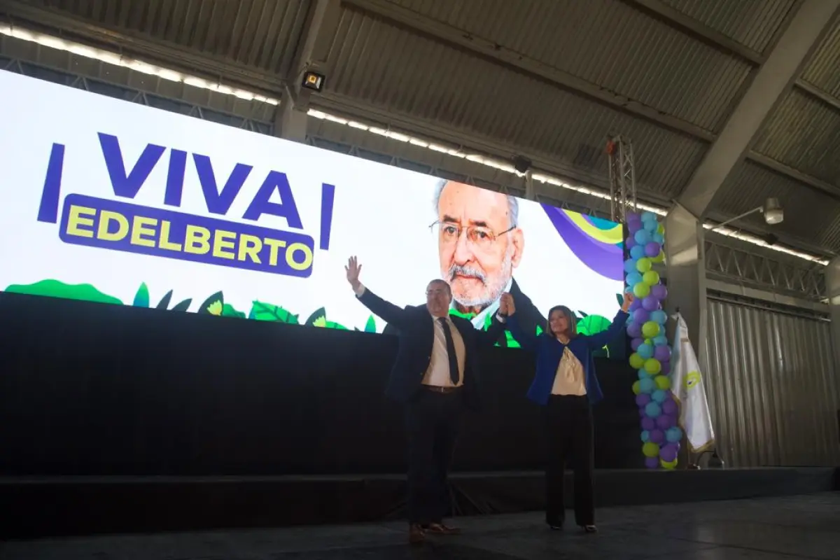 Binomio presidencial de Movimiento Semilla, el diputado Bernardo Arévalo y Karin Herrera. / Foto: Omar Solís