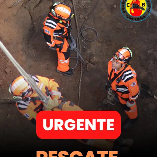 Los Bomberos Voluntarios rescataron los cuerpos de la laguna en Izabal. / Foto: CVB
