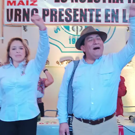 El diputado del Parlacen, Amílcar Pop, y Mónica Enriquez son proclamados por binomio presidencial por la coalición URNG-Maíz  Winaq. / Foto: Cortesía