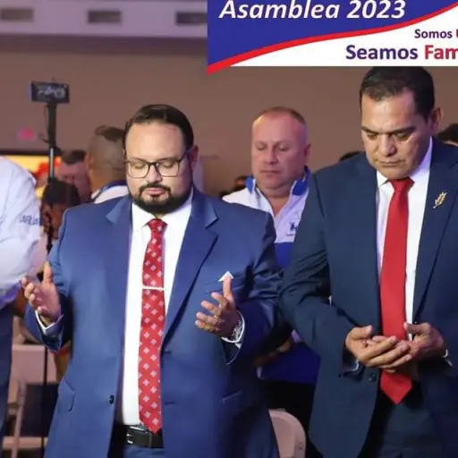 Giulio Talamonti y el militar retirado Óscar Barrientos son los candidatos a la presidencia y vicepresidencia por la agrupación política Unión Republicana. / Foto: Cortesía