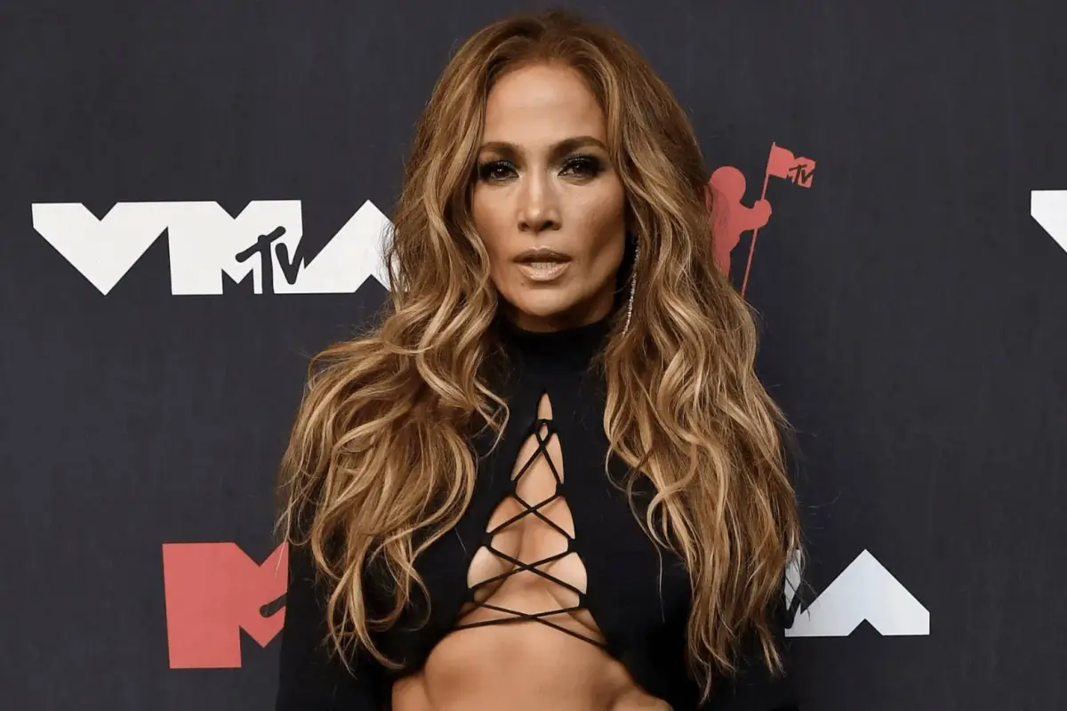 jennifer-lopez-publinews-octubre.-2022.png, 