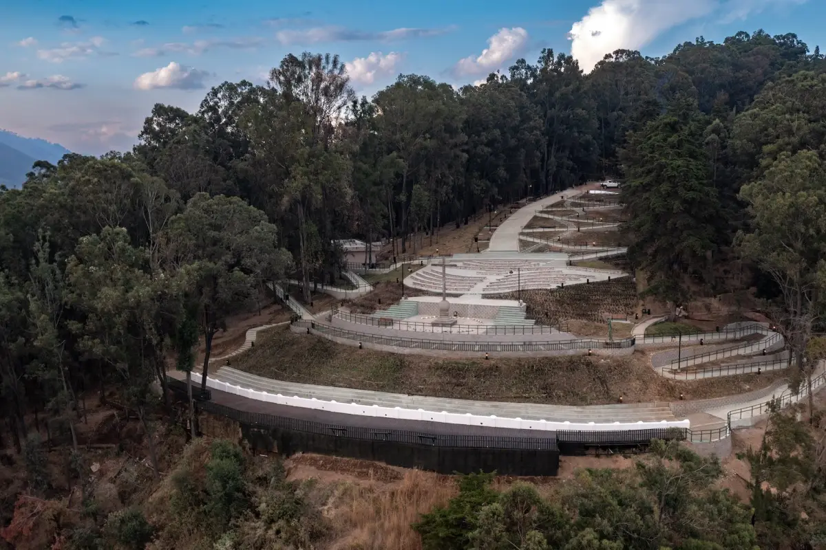 Cerro de la cruz - antigua guatemala - febrero 2023, 