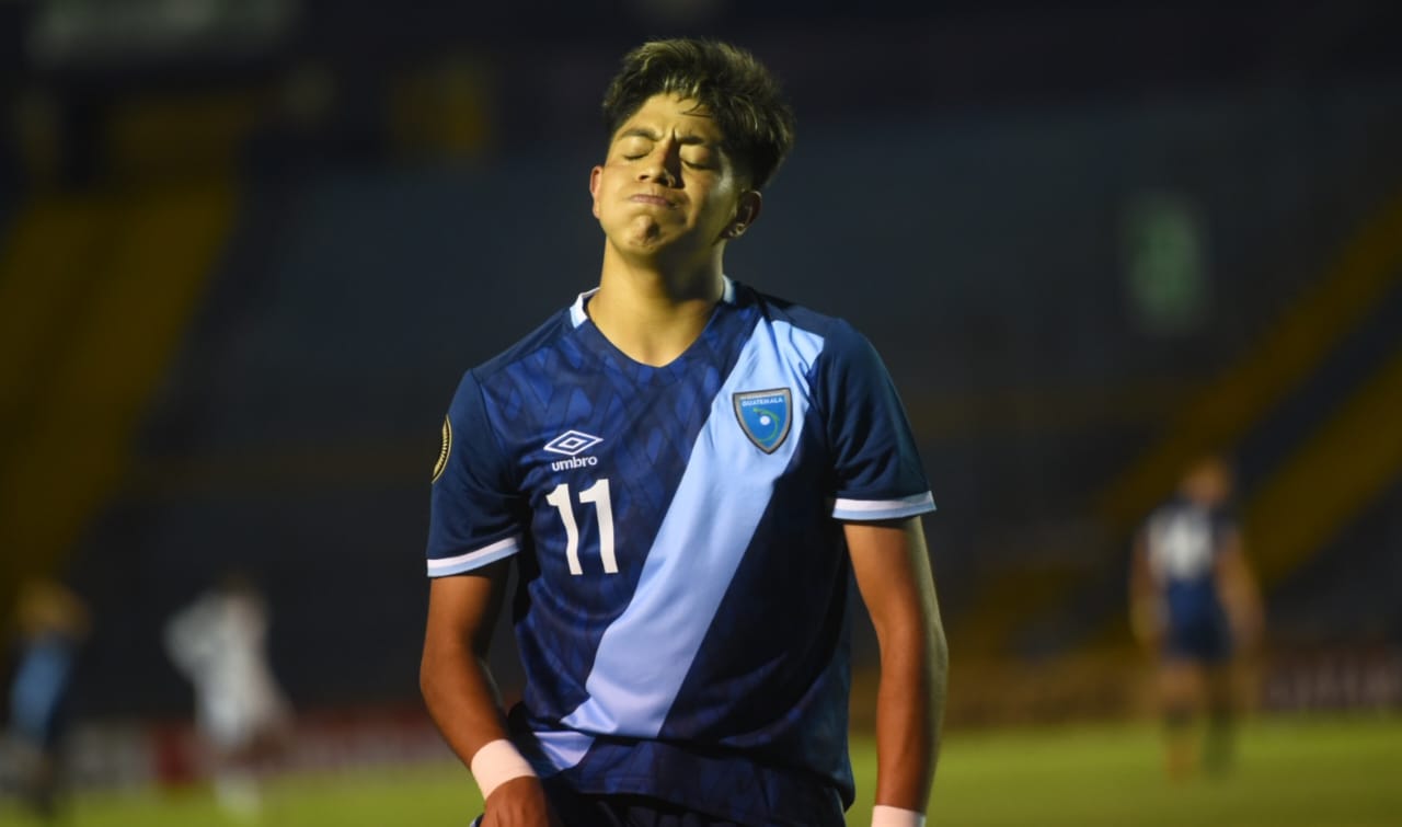 Gabino Vásquez se lamenta en el partido entre Guatemala y Panamá | 