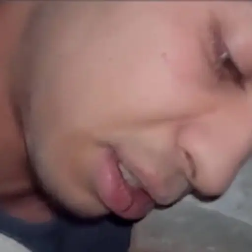 Joven se graba atrapado bajo escombros en Turquía ,