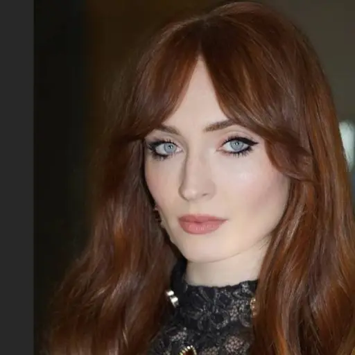 Sophie Turner ,