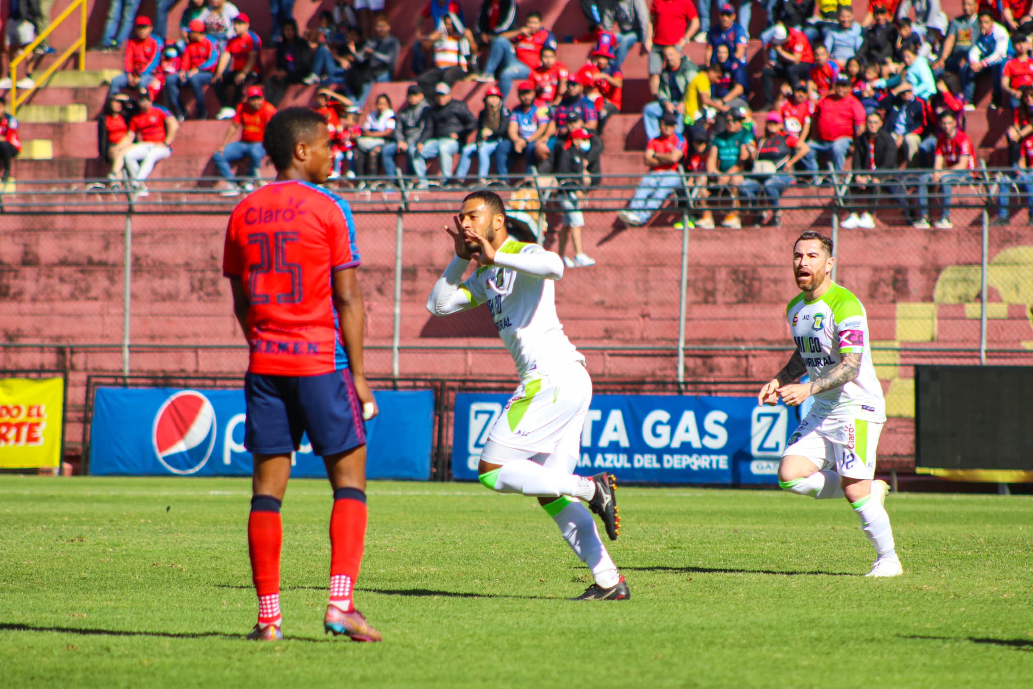 Celebración de Marco Domínguez ante Municipal | 