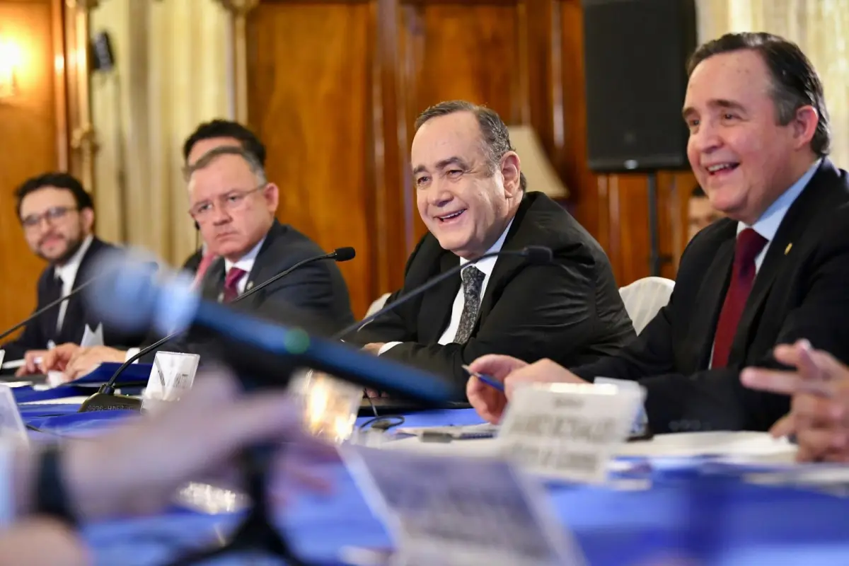 Presidente Alejandro Giammattei se reúne con delegación bipartidista de Estados Unidos. Foto: Gobierno de Guatemala