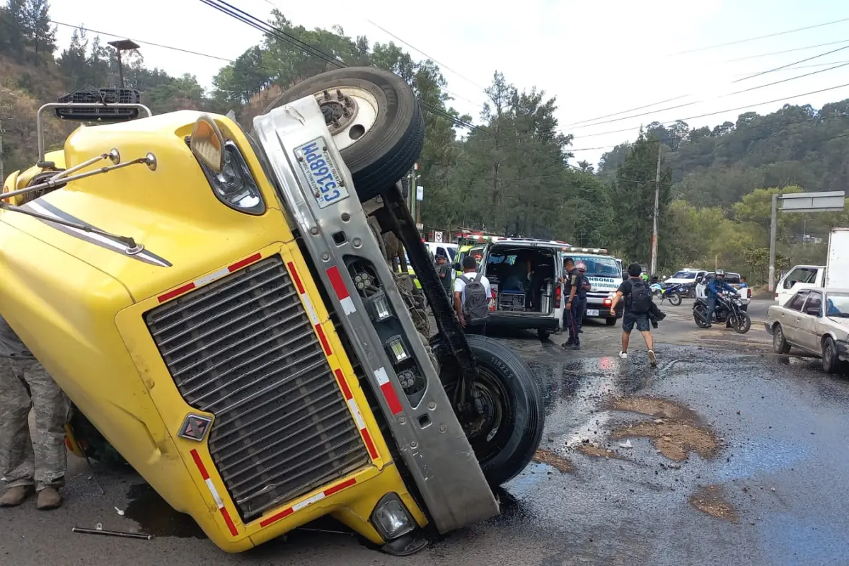 Tráiler accidentado en el descenso de la cuesta de Villalobos, 