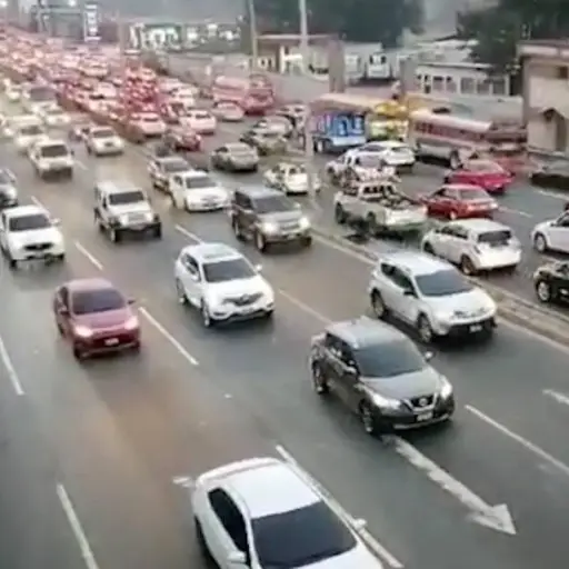 Así está el tránsito en las carreteras de ingreso a la ciudad ,