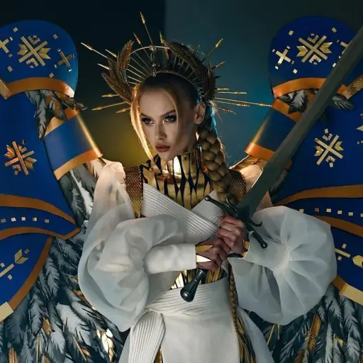 Viktoria Apanasenko ,