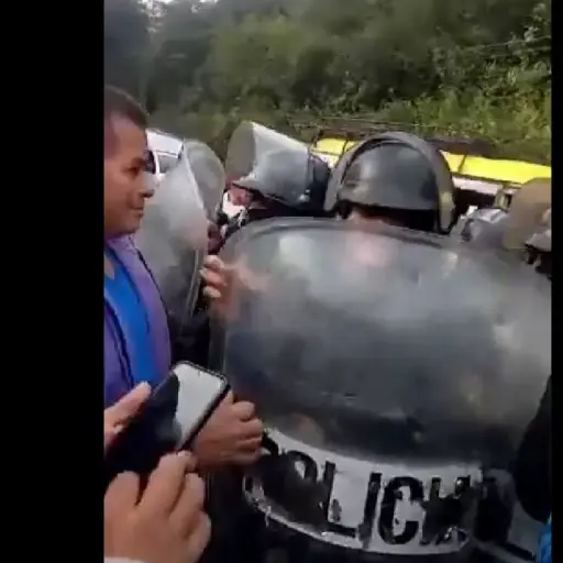 enfrentamiento-bloqueos-veteranos-militares-emisoras-unidas ,