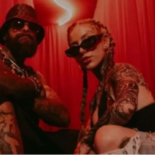 Estreno mundial de la cancion Shorty Party de Cartel de Santa ,