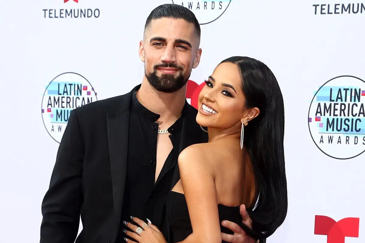 Sebastián Lletget y Becky G, 