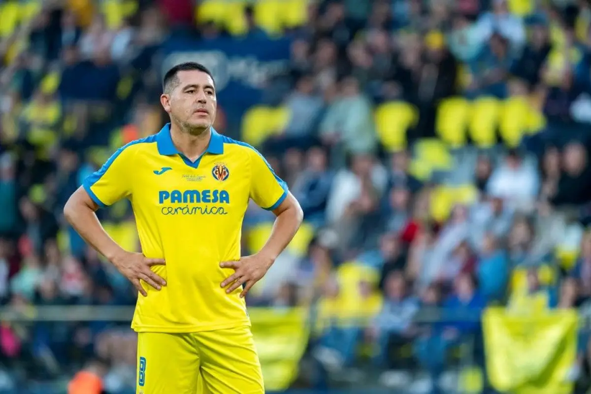 riquelme-y-palermo-en-los-100-anos-de-villarreal-f-c-marzo-2023.jpg, 