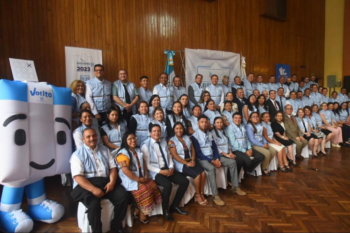 Juramentan a Juntas Electorales Municipales del departamento de Guatemala