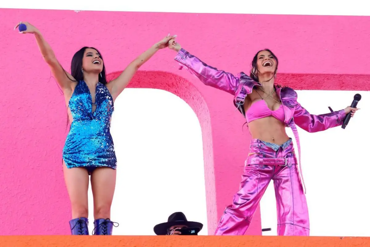 Becky G Natti Natasha beso