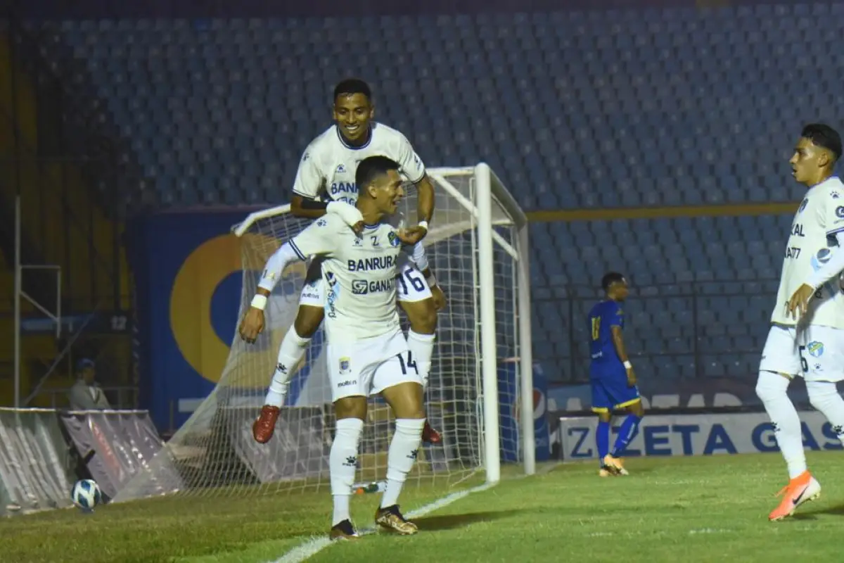 Comunicaciones-derrota-a-Santa-Lucia-jornada-18-torneo-clausura-2023-2.jpeg, 