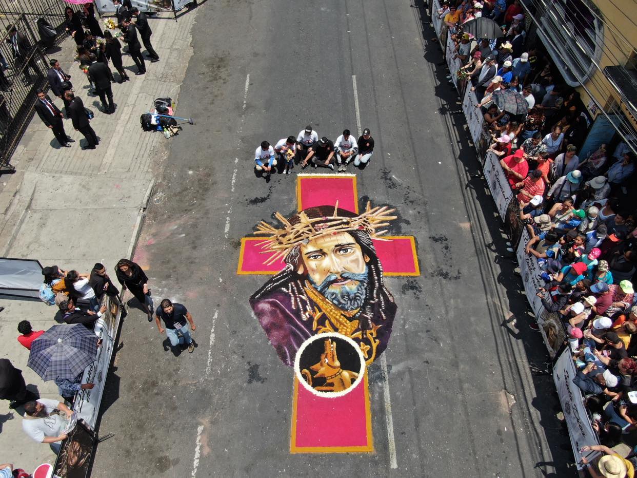 alfombra-la-abuelita-procesion-reseña-emisoras-unidas1 | 