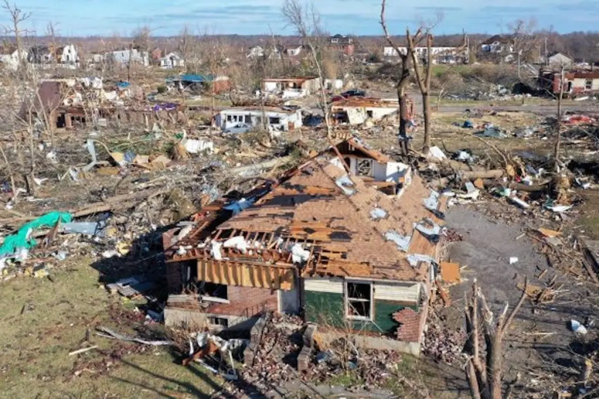 Impactantes imágenes del paso de tornados por EE.UU., 