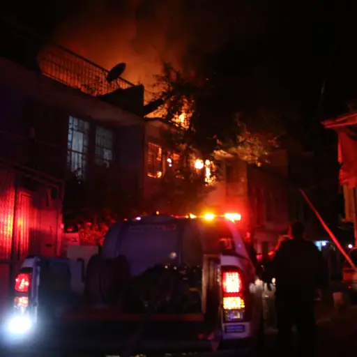 incendio colonia madre dormida - 9 abril 2023 ,