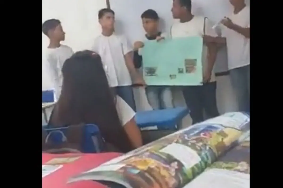 Estudiante apuñala a su compañera, 