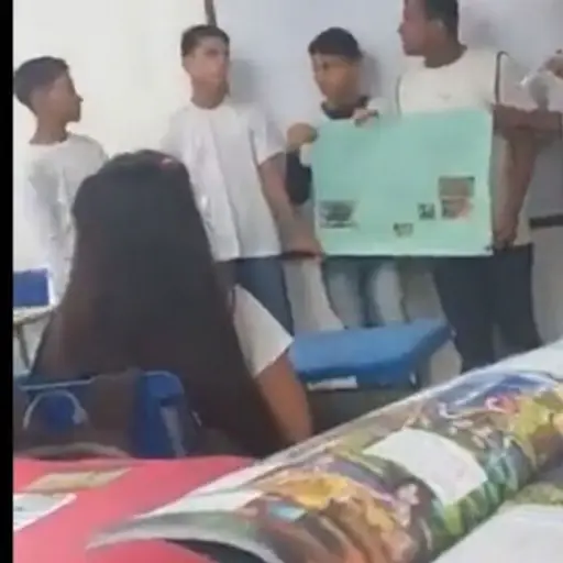 Estudiante apunala a su companera ,