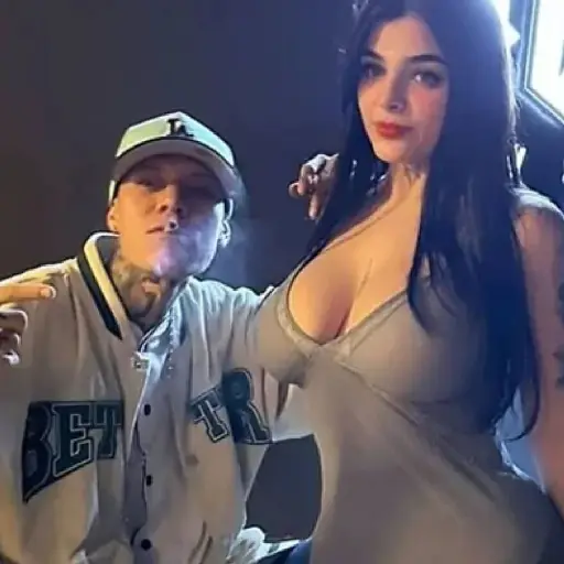 Karely Ruiz y Santa Fe Klan ,