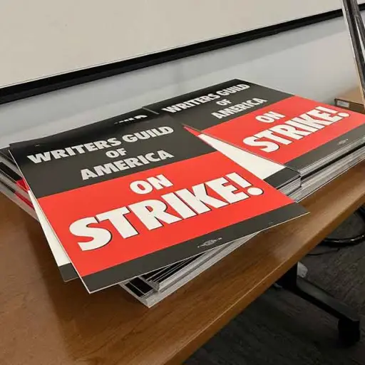 Guionistas de Hollywood irán a huelga ,