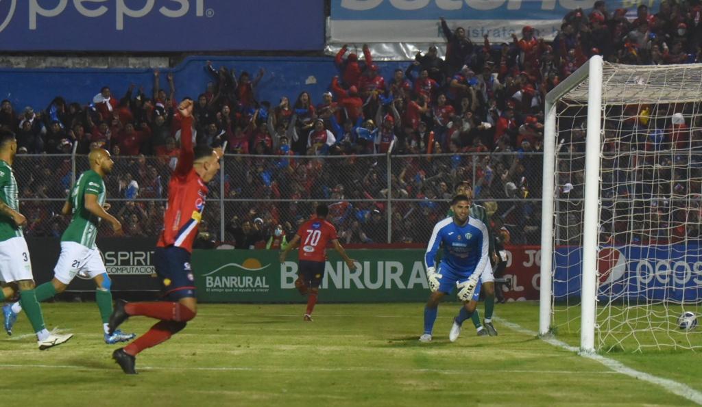 Celebración de Frank De León ante Antigua GFC | 