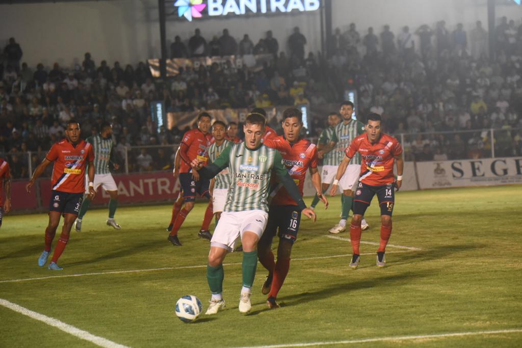 Partido entre Antigua GFC y Xelajú MC | 