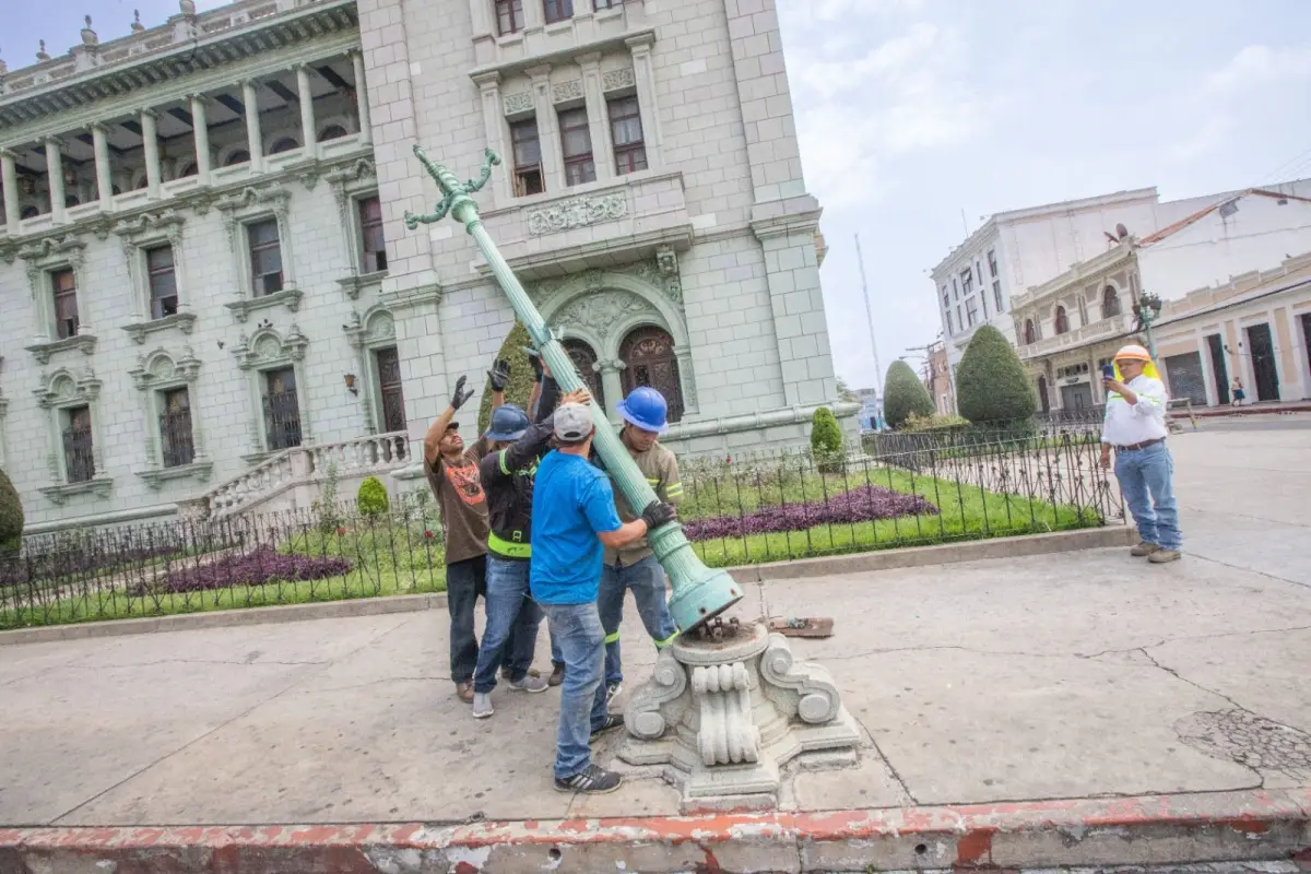 Postes-de-iluminacion-Palacio-Nacional-guatemala-2.jpg, 