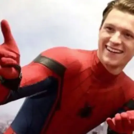 Tom Holland como Spider Man ,