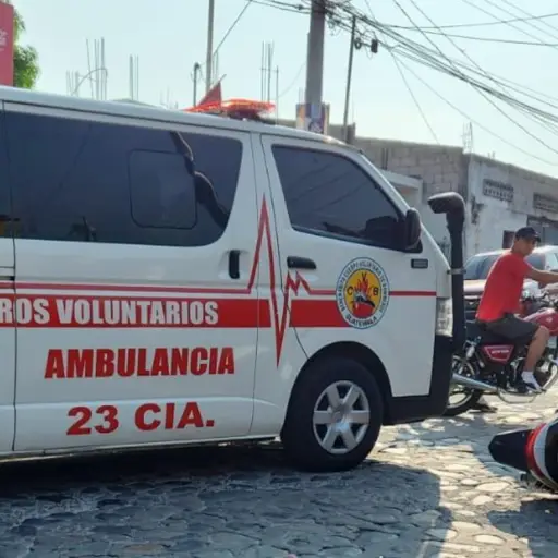 Una mujer fue atacada a balazos cuando viajaba en su motocicleta en Zacapa. Foto: Bomberos Voluntarios